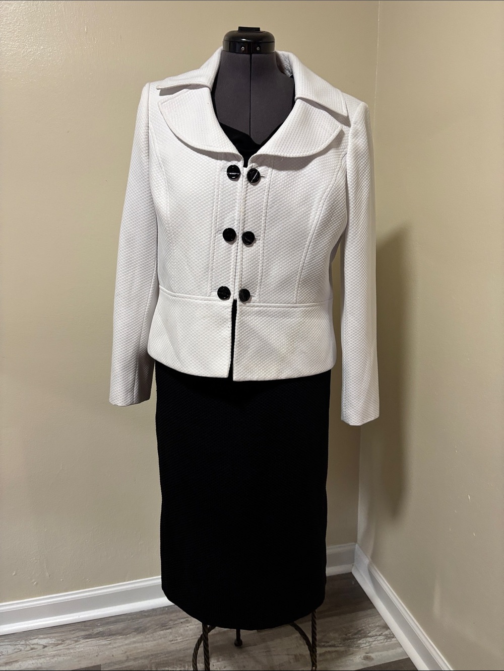 Suit Studio Black and White two piece Textured Double Breasted Button suit.
